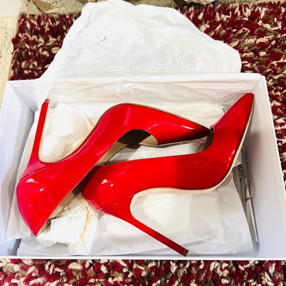 Manolo Blahnik, Patent red pumps in size 5,Stylish comfortable.Soft calf leather - Picture 8 of 8
